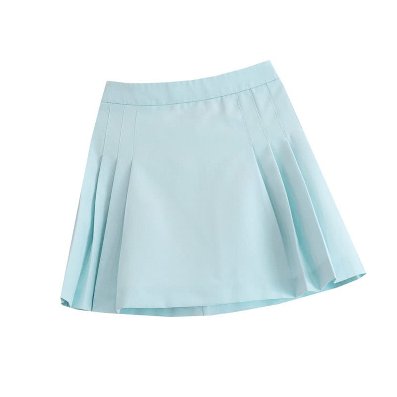 Build your outfit and see what's right for court 18